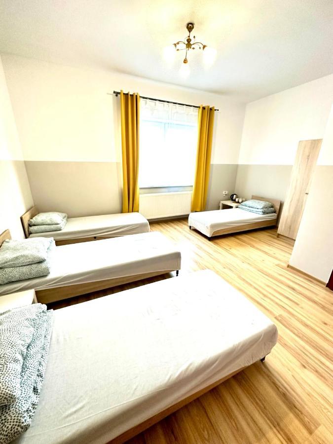 Orzelek Hostel เนียซนอ ภายนอก รูปภาพ